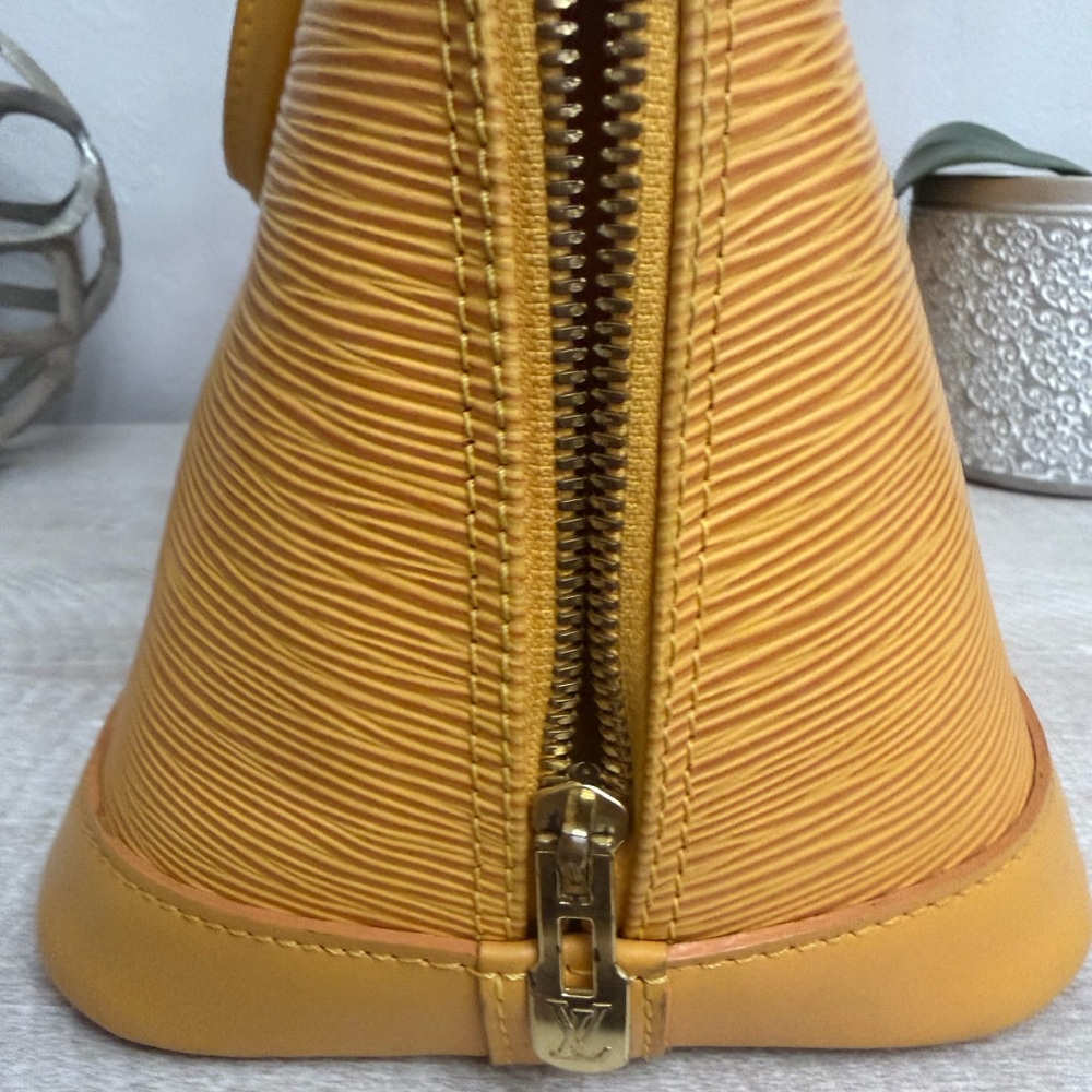 ๐๐ฏ AUTHENTIC Louis Vuitton Yellow Alma with Purple Interior!!! ๐๐๐๐ Super Clean! - Picture 8 of 13